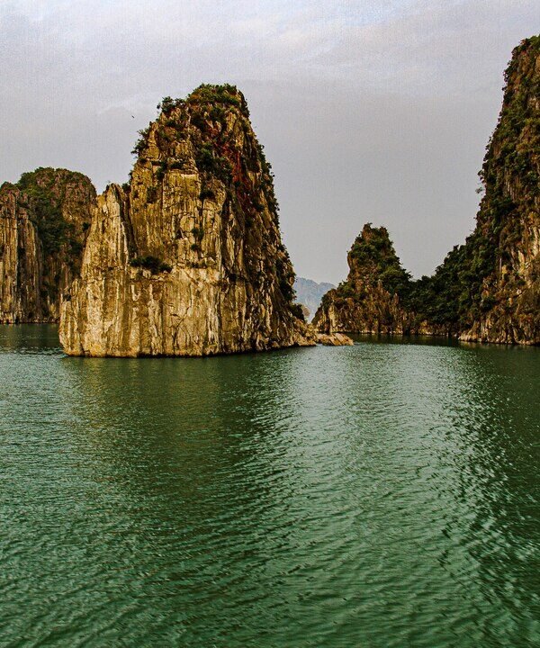 ha-long-bay-vietnam_181624-49065